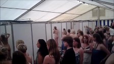 Порно толпа пазирующих баб