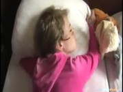 Секс дедушка трахает внучку пока она спит